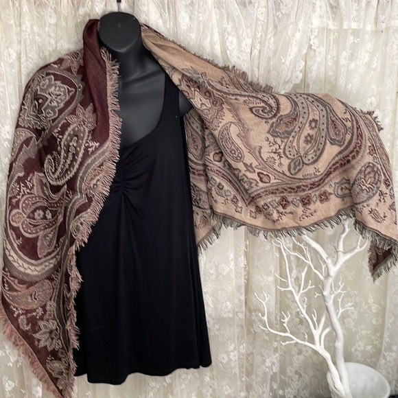Stunning Shawl, Wrap, Scarf, Paisley - Picture 3 of 7